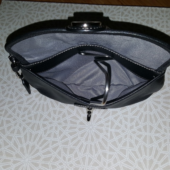 Coach wristlet - Picture 6 of 7